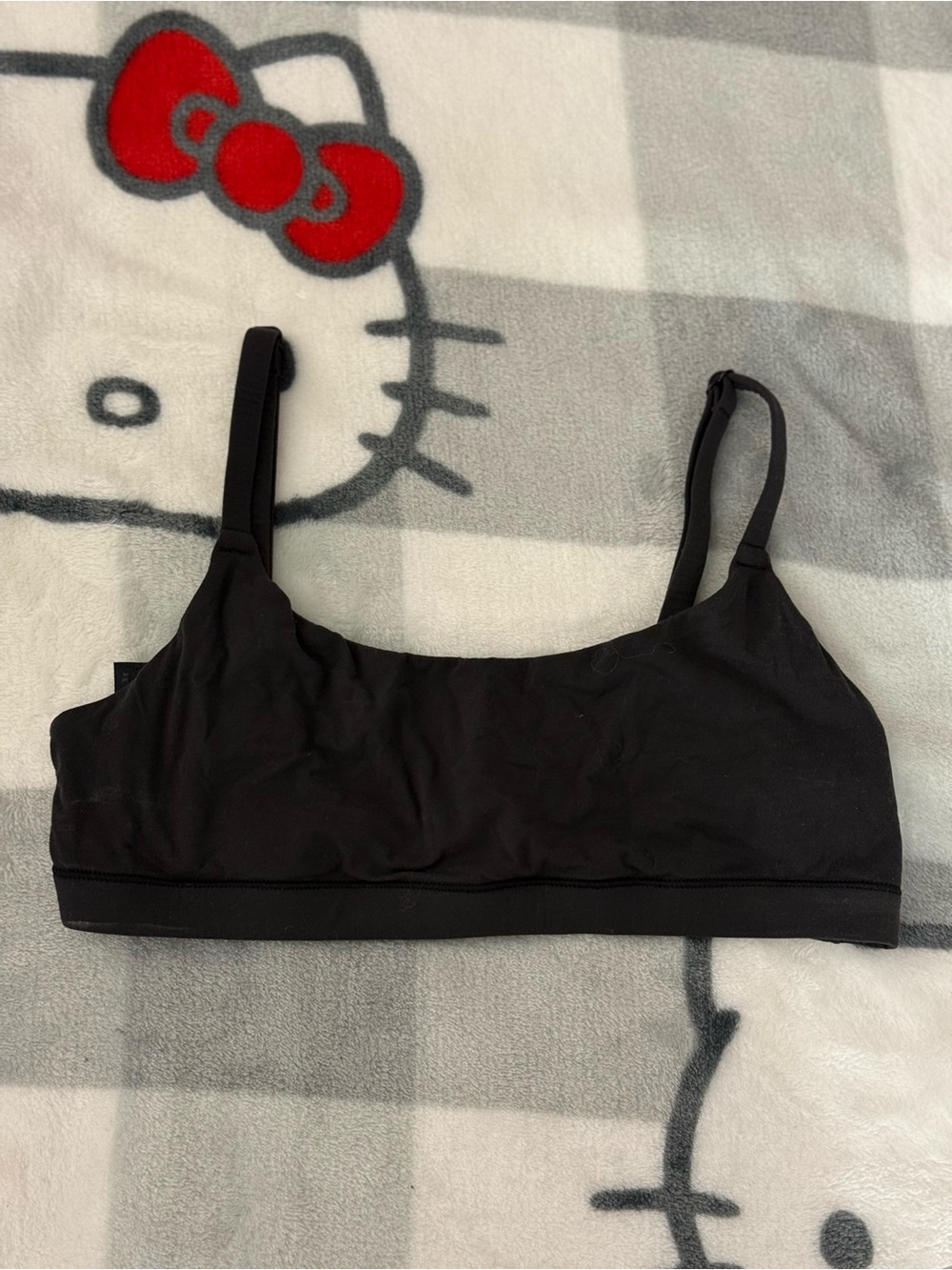 SKIMS Black Seamless Lightweight Bralette fits everybody scoop neck bralette